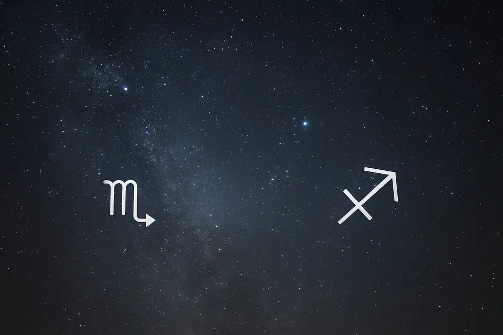 Kosmiczny widok nocnego nieba z ikonami zodiakalnymi Skorpiona i Strzelca.