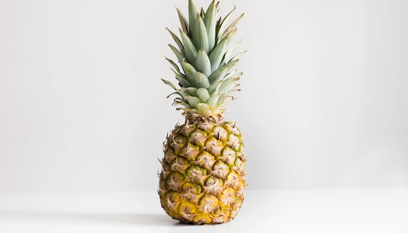 Świeży ananas w ciąży jako zdrowa i bezpieczna przekąska bogata w witaminę C mangan i foliany dla przyszłych mam