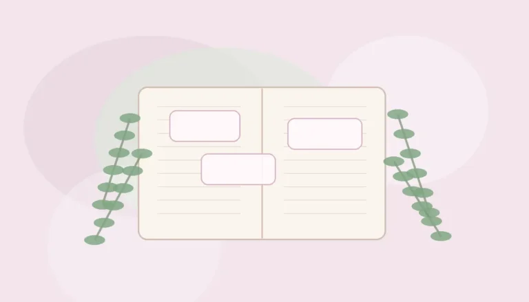 Pastelowa kompozycja z otwartą księgą i kartami z propozycjami imion hebrajskich dla dziecka w ciepłej rodzinnej estetyce